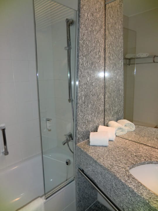 Bad mit Badewanne SEEhotel Friedrichshafen