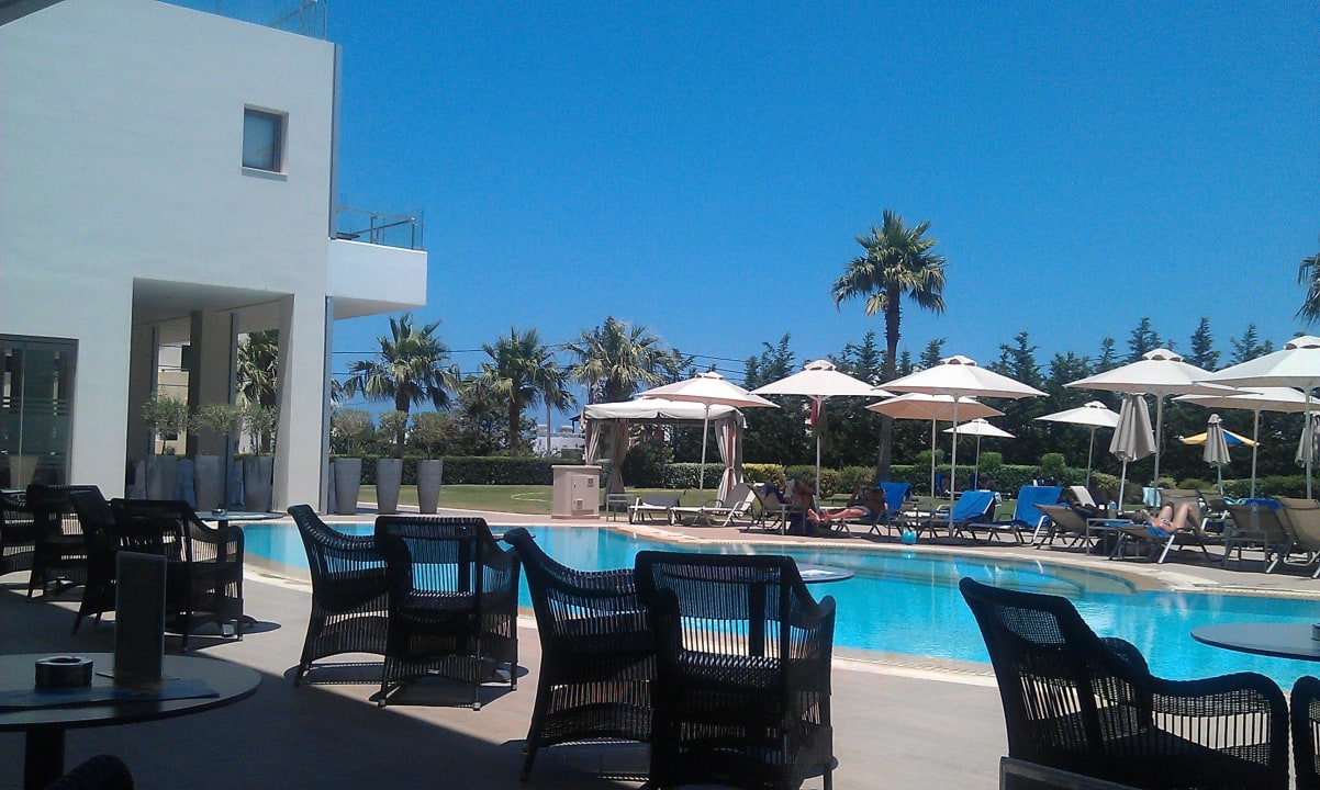 Ausblick von der Bar zum Pool Castello Boutique Resort & Spa