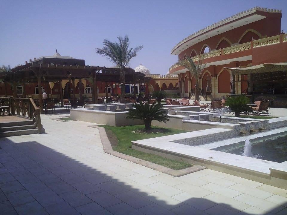 Passage vor den Restaurants Pickalbatros Alf Leila Wa Leila Resort - Neverland Hurghada