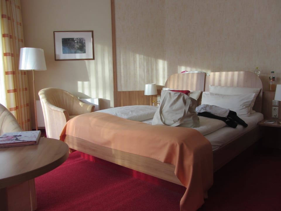 Großes bequemes Bett Hotel am Vitalpark