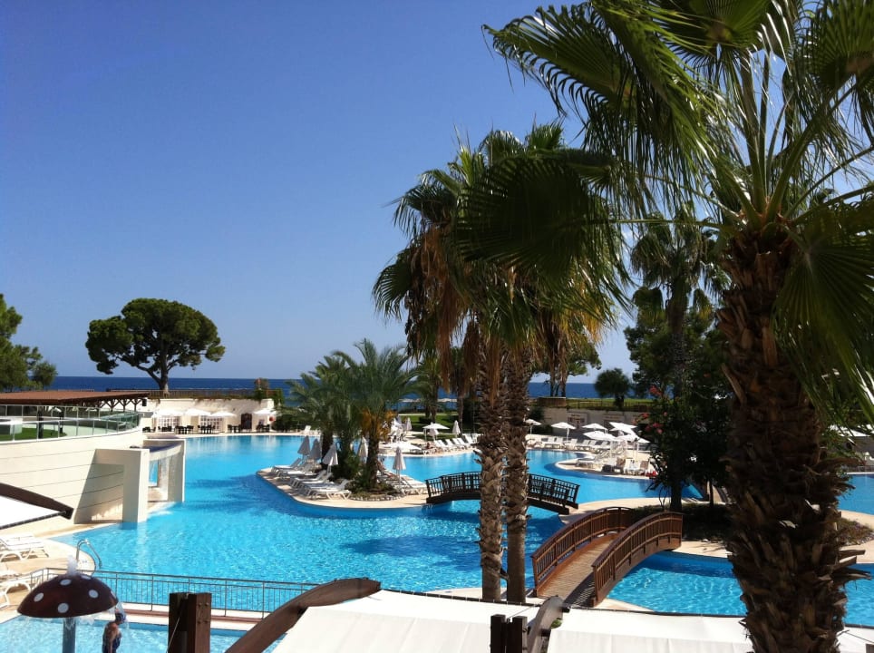 Schöne Poolanlage Rixos Premium Tekirova