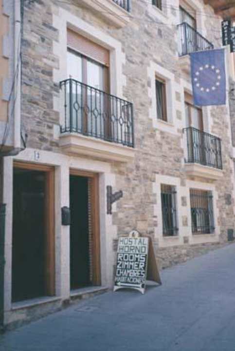 Fachada Hostal El Horno