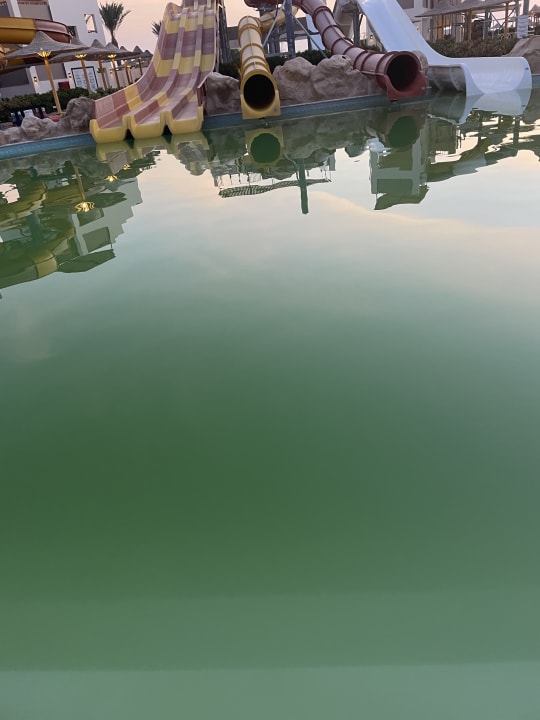 Pool El Karma Aqua Beach Resort