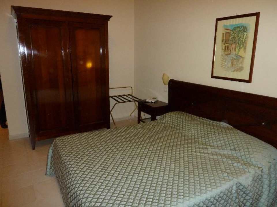 Zimmer und Kasten Hotel Park Siracusa Sicily