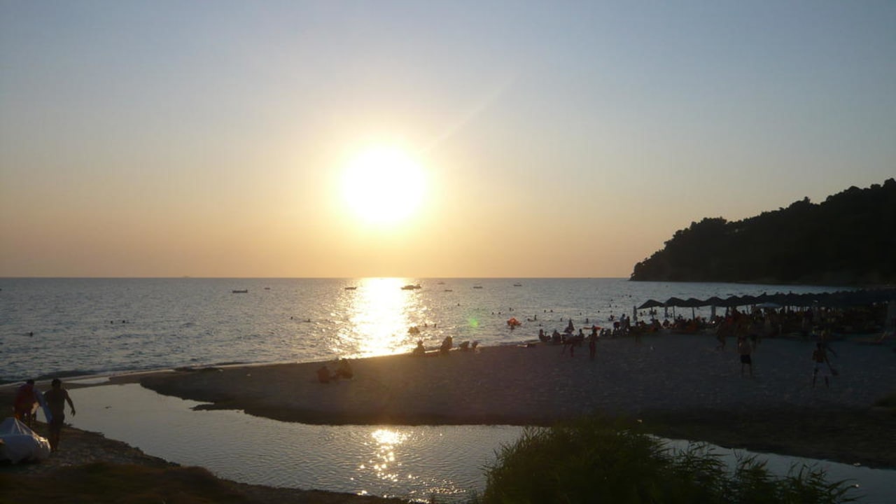 Sonnenuntergang am Strand Iris Hotel