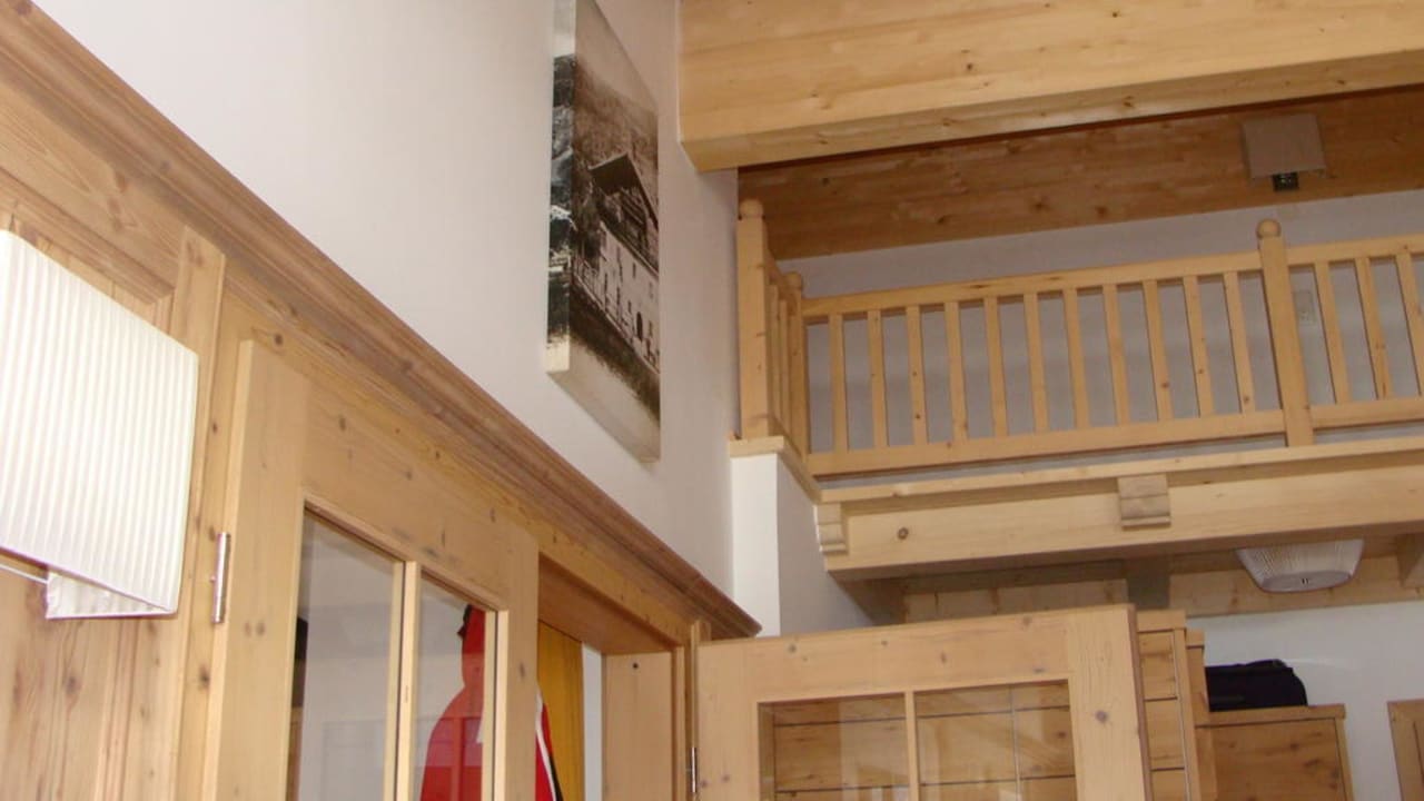 Unbegehbarer Balkon im Wohnzimmer Aparthotel Naturresort Senningerhof