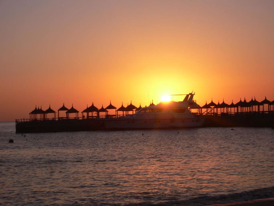 Sonnenaufgang Beach Albatros Resort