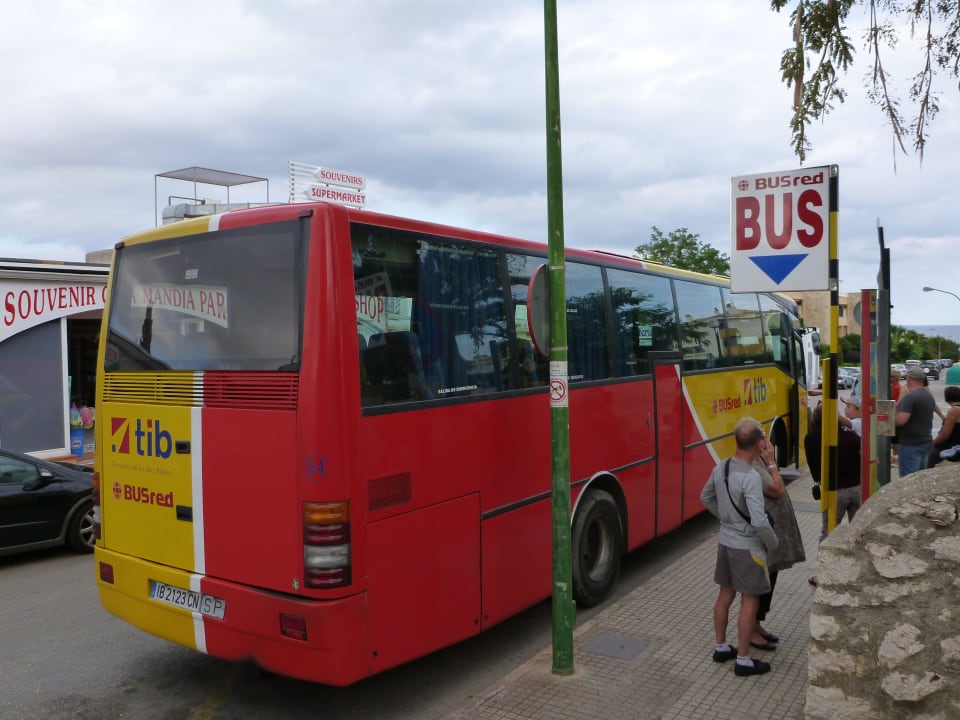 Bushaltestelle am Hotel blau punta reina