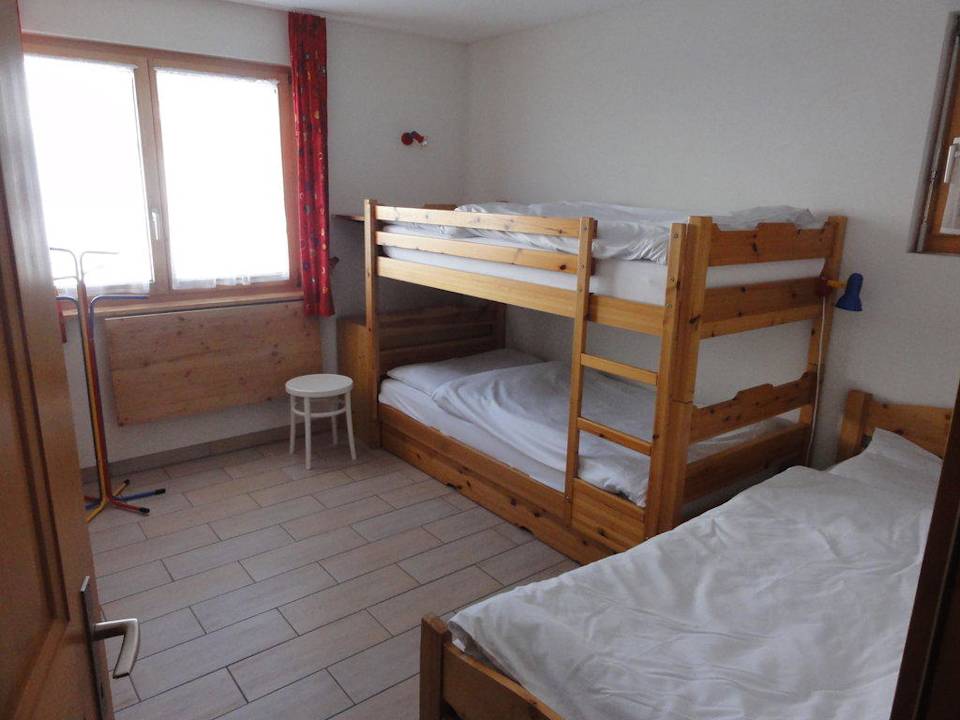 WG Fischer Schlafzimmer mit Etagenbett Ferienhaus Weisshorn