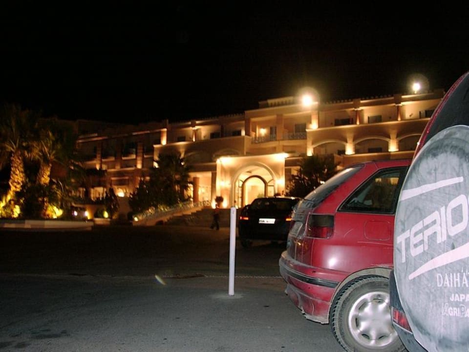 Hoteleingang bei Nacht Mitsis Rodos Village