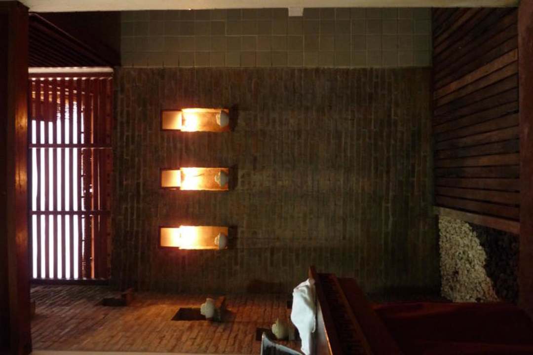 Bad des Deluxe Room Hotel Tharaburi Resort