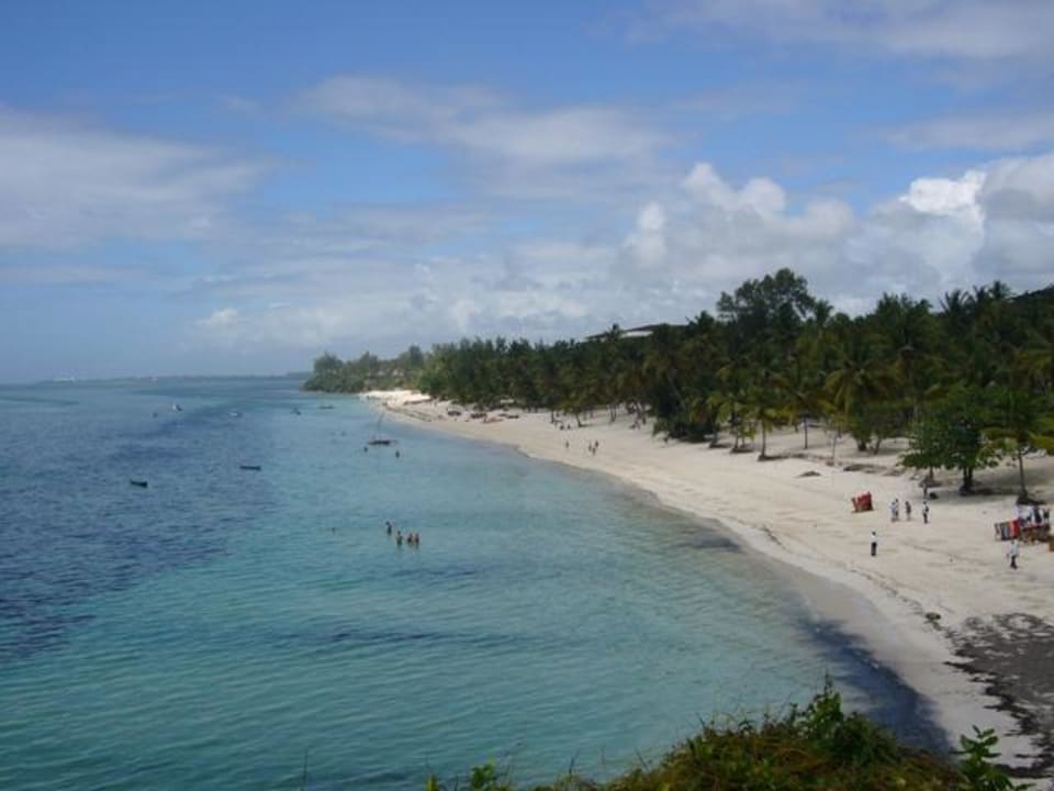 Bei Flut - der Strand PrideInn Flamingo Beach Resort & Spa
