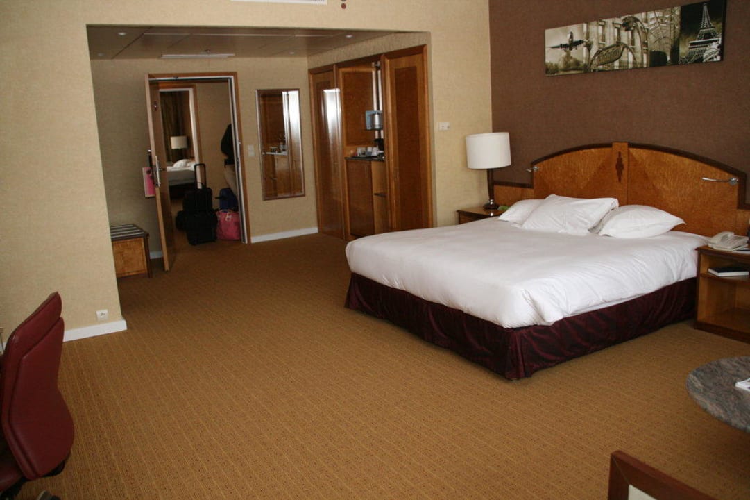 Eines der beiden Schlafzimmer Hilton Paris Charles de Gaulle Airport
