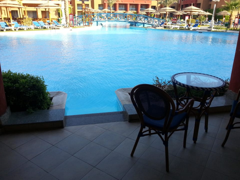 Terrasse mit Poolzugang Hotel Titanic Palace