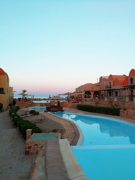 Pool Rohanou Beach Resort
