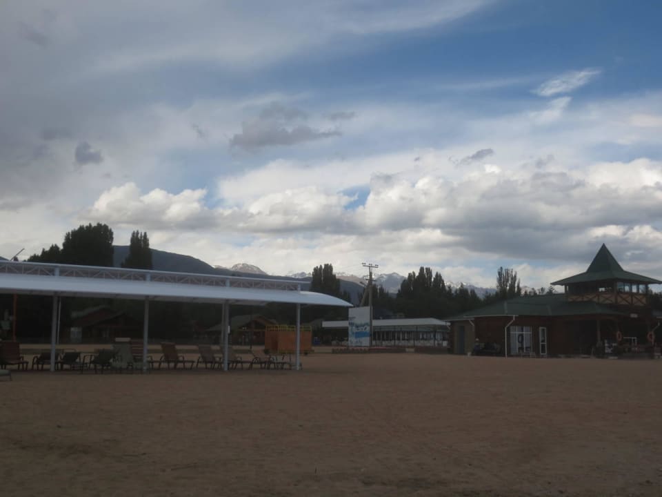 Strand am Issyk-Kul See Raduga Resort Center