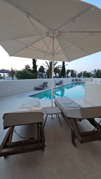 Pool Sovereign Beach Hotel