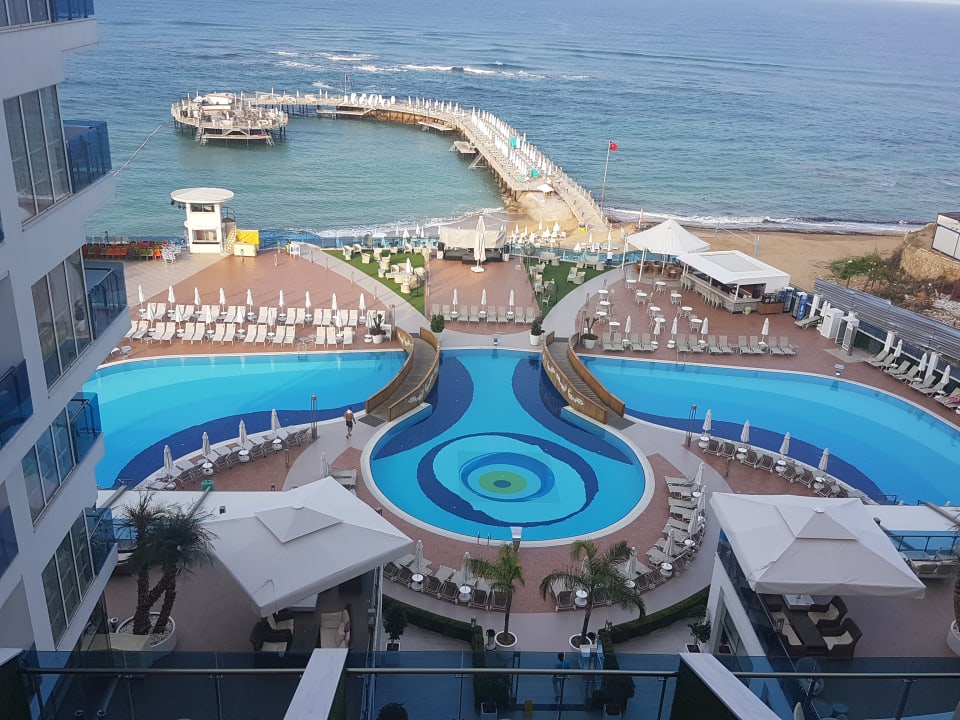 Ausblick Azura Deluxe Resort & Spa Hotel