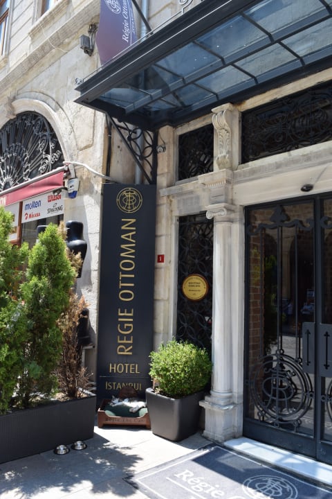 Eingang des Hotels Régie Ottoman Hotel