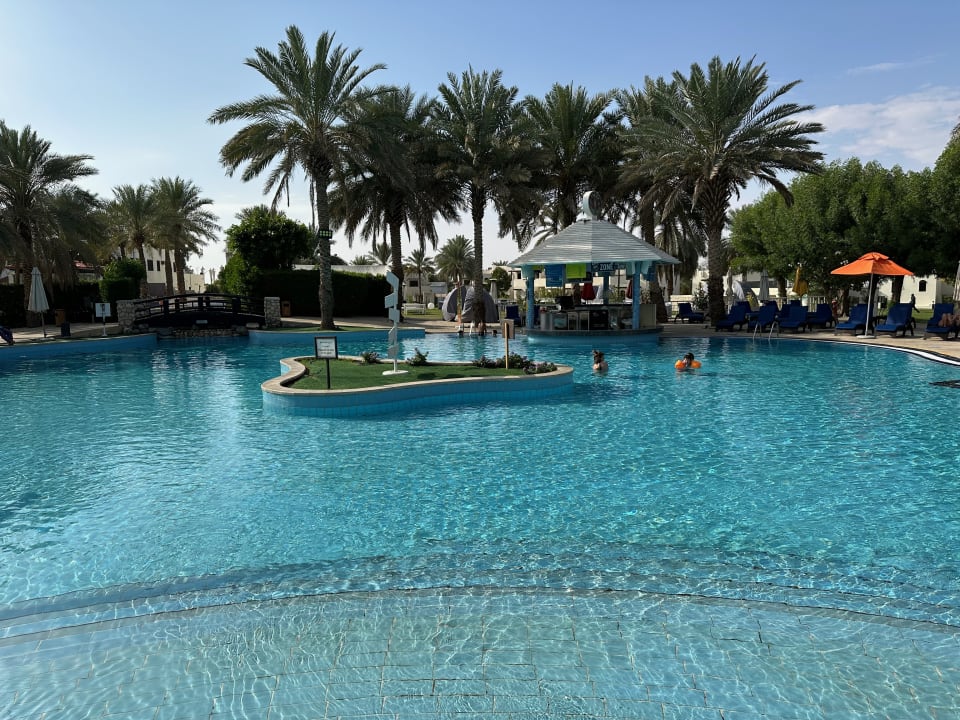 Pool Radisson Blu Hotel & Resort Al Ain