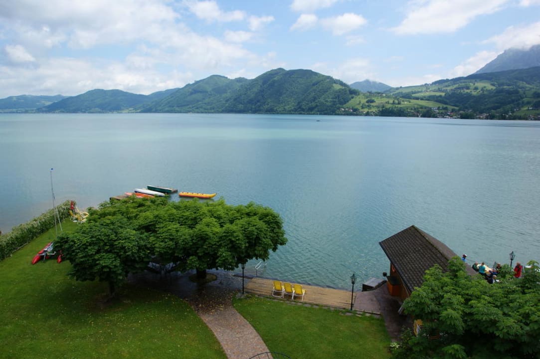Zimmerausblick auf den Badeplatz Hotel Stadler am Attersee