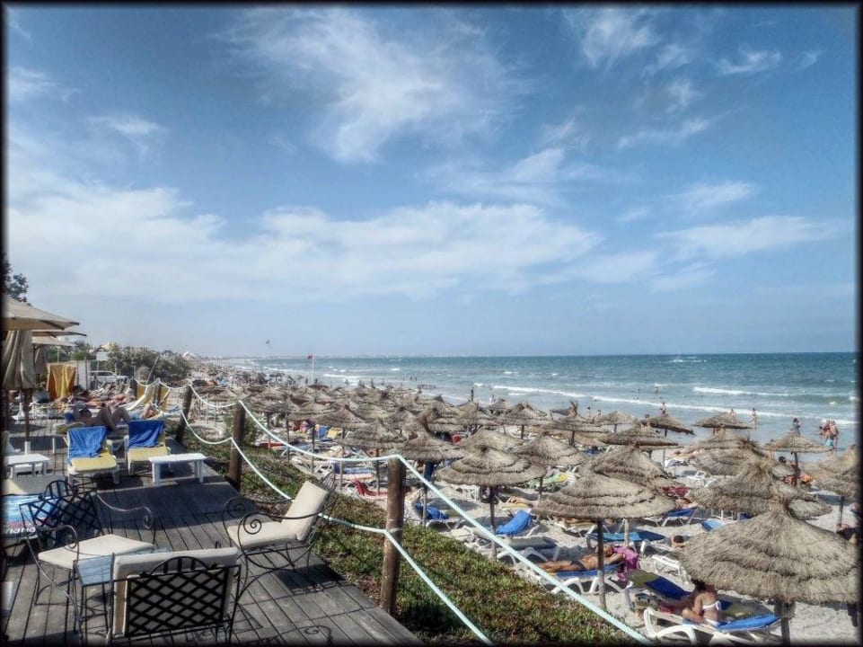 Pohled z terasy na pláž Hotel Thalassa Mahdia