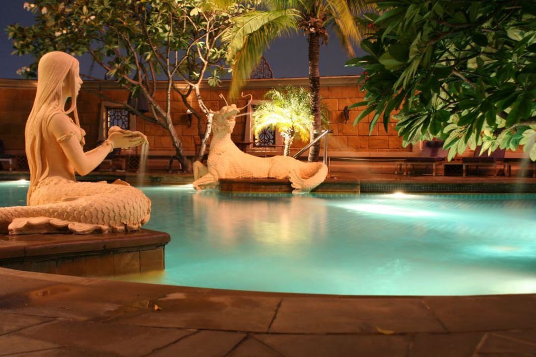 Pool am Abend InterContinental Bangkok