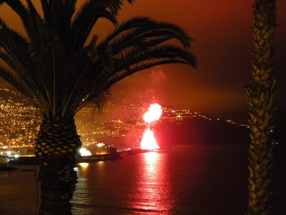 Feuerwerke im Hafen von Funchal Hotel The Cliff Bay (PortoBay)