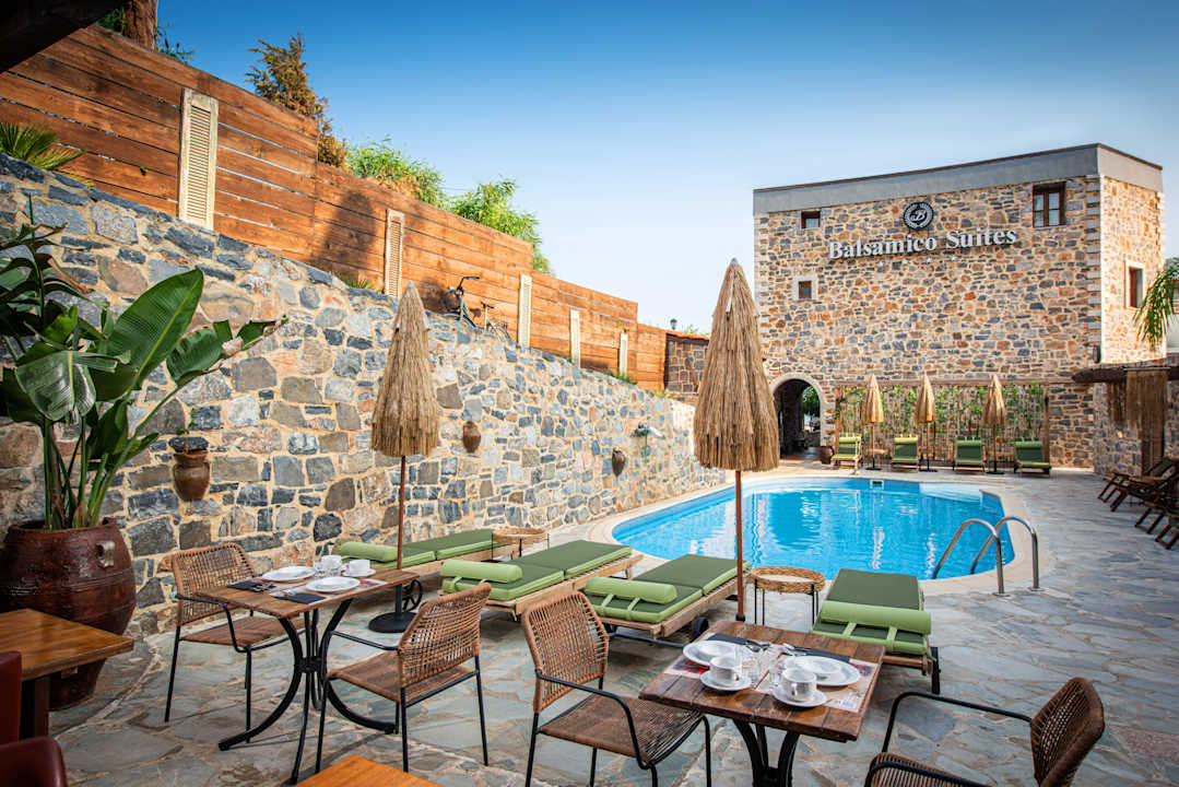 Pool Balsamico Traditional Suites