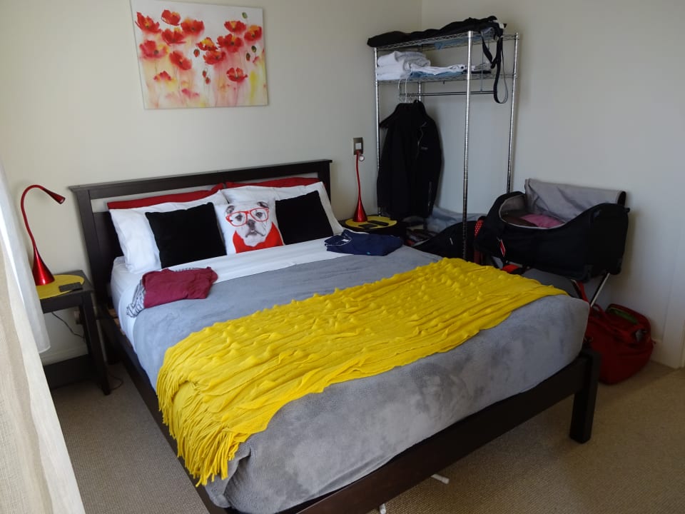 Zimmer Shetland Court Apartments