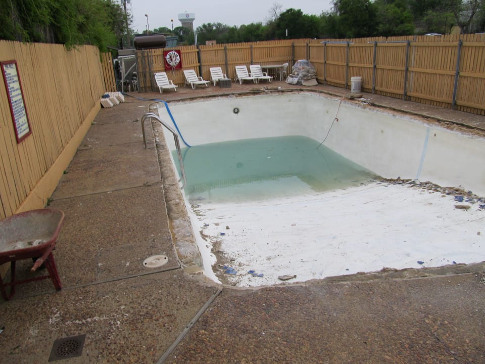 Nix mit schwimmen! Hotel Days Inn Six Flags Ballpark