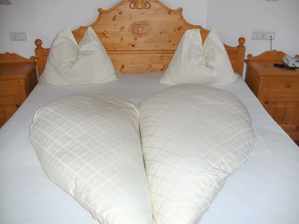 Sogar die Betten werden liebevoll gemacht Hotel Winkler