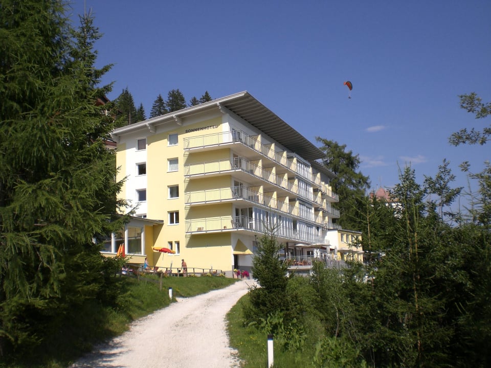 Hotelansicht vom Parkplatz Sonnenhotel Zaubek