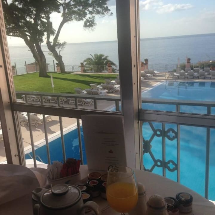 Blick beim Frühstück Reid's Palace, A Belmond Hotel, Madeira