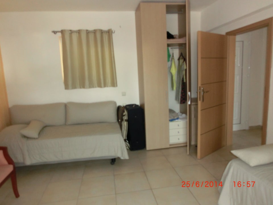 Nebenzimmer Sandy Beach Resort