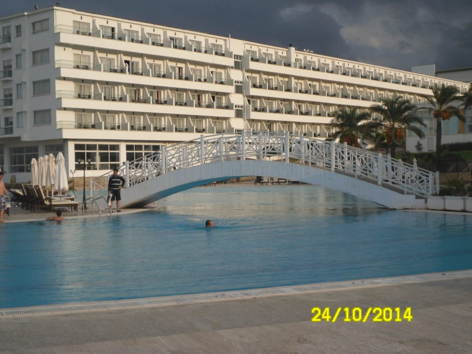 Pool mit Haupthaus Acapulco Beach Club & Resort