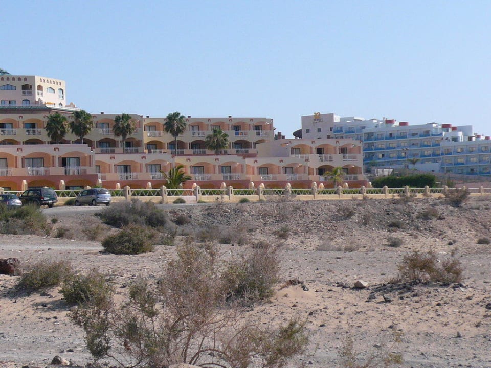 Blick zum Hotel vom Weg zum Strand H10 Playa Esmeralda - Adults only