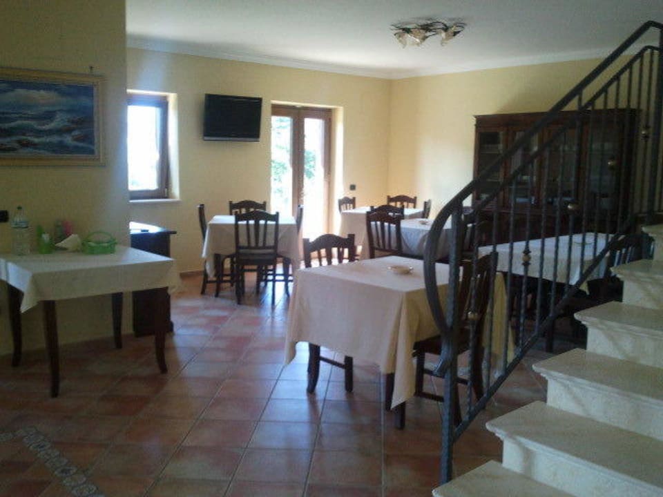 Sala prima colazione e buffet Villa Rossella