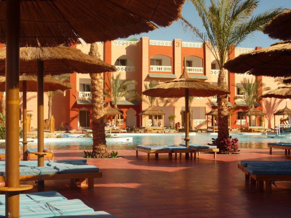 Pool in der Morgensonne Pickalbatros Aqua Vista Resort - Hurghada