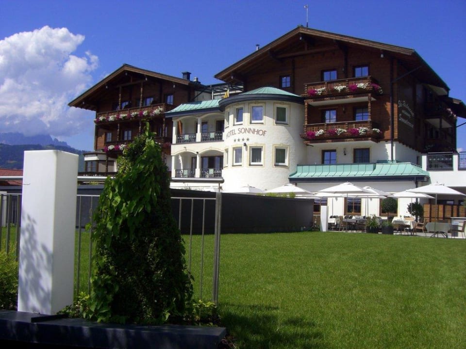Gepflegte Außenanlage und Terrasse Sonnhof Alpendorf - Adults only