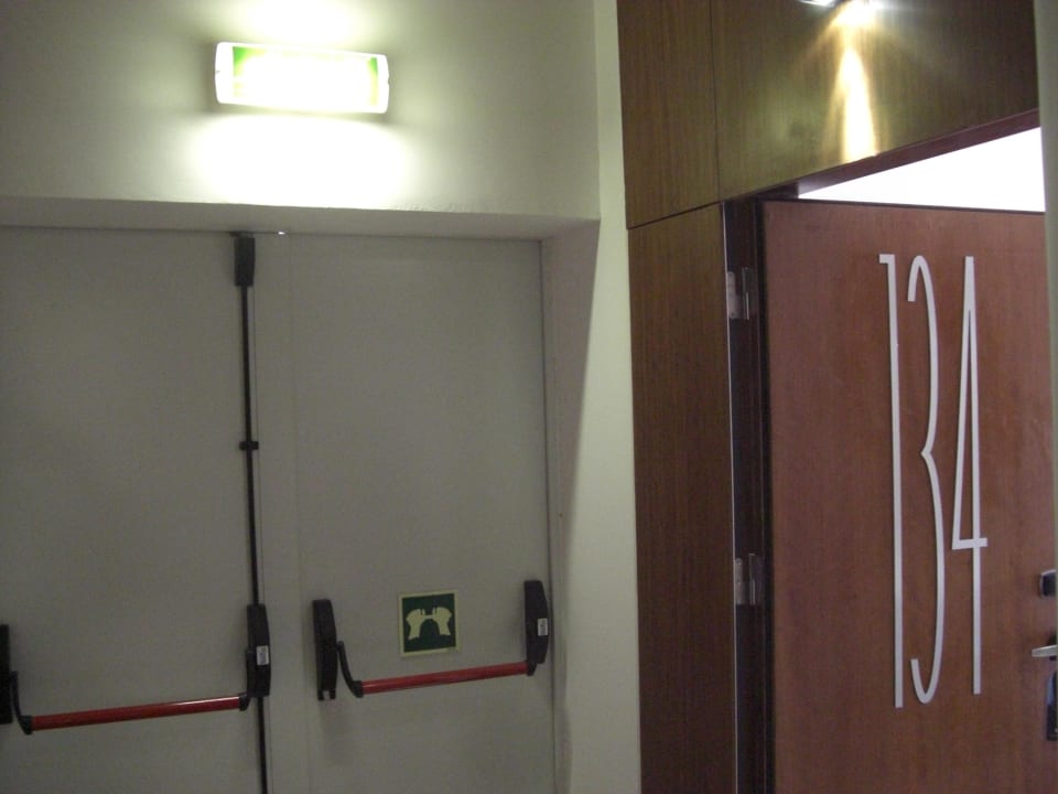 Korytarz i wejście do pokoju Aqua Pedra Dos Bicos Design Beach Hotel - Adults only