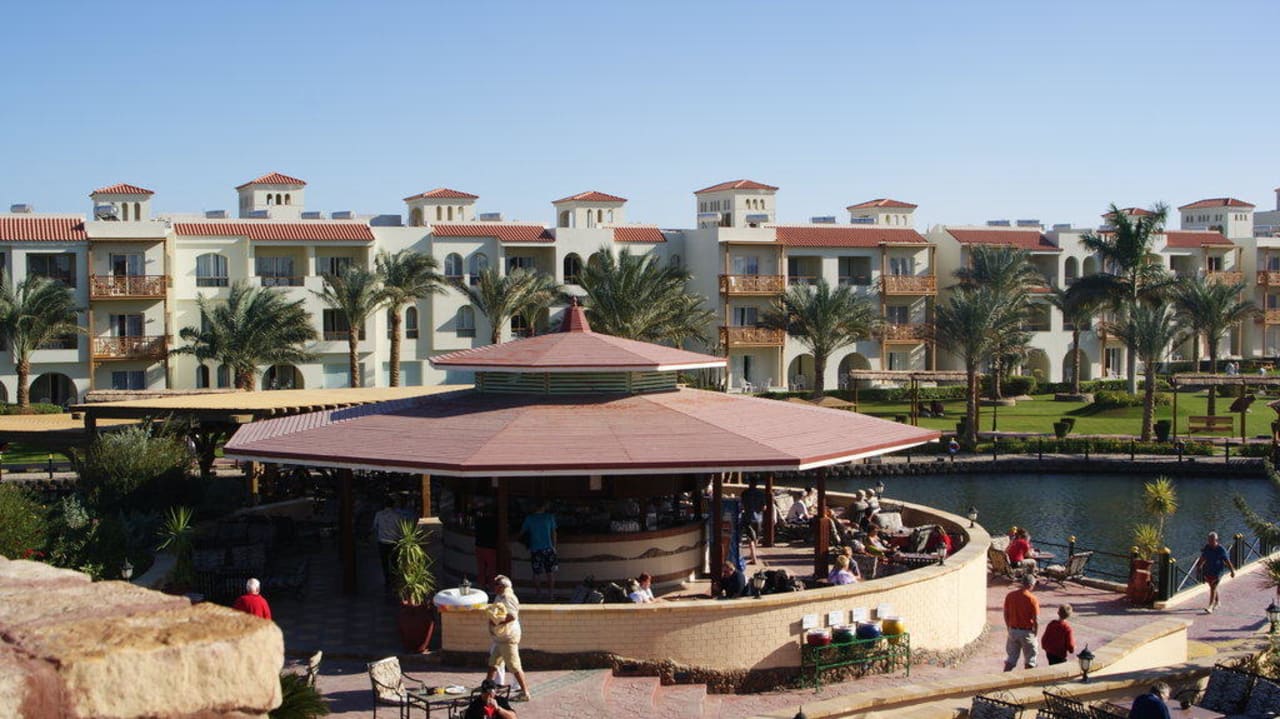 Blick auf Sunset Bar mit wundervollen Ausblick Pickalbatros Dana Beach Resort - Hurghada