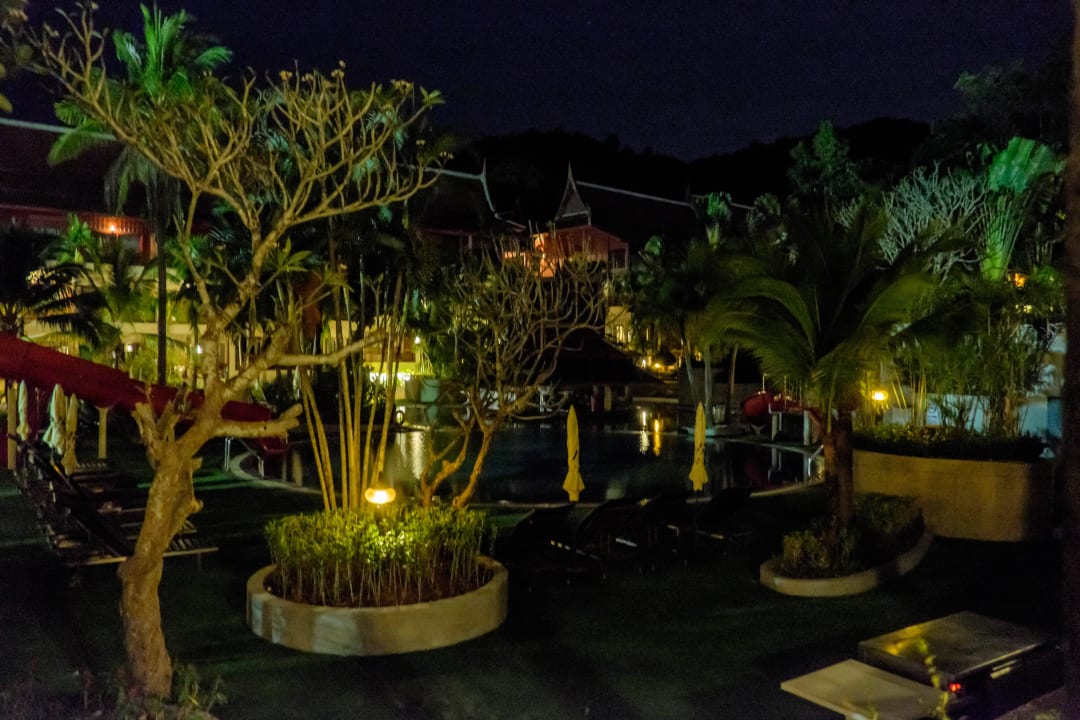 Abends im Garten Chada Thai Village Resort