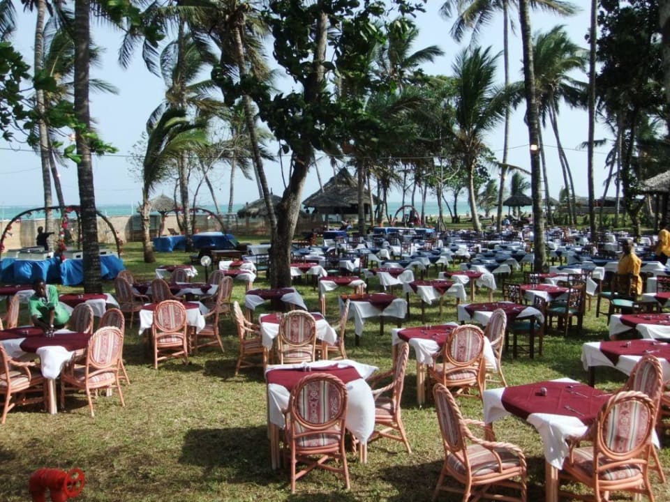 Barbecue Aufbau am Tag Neptune Village Beach Resort & Spa