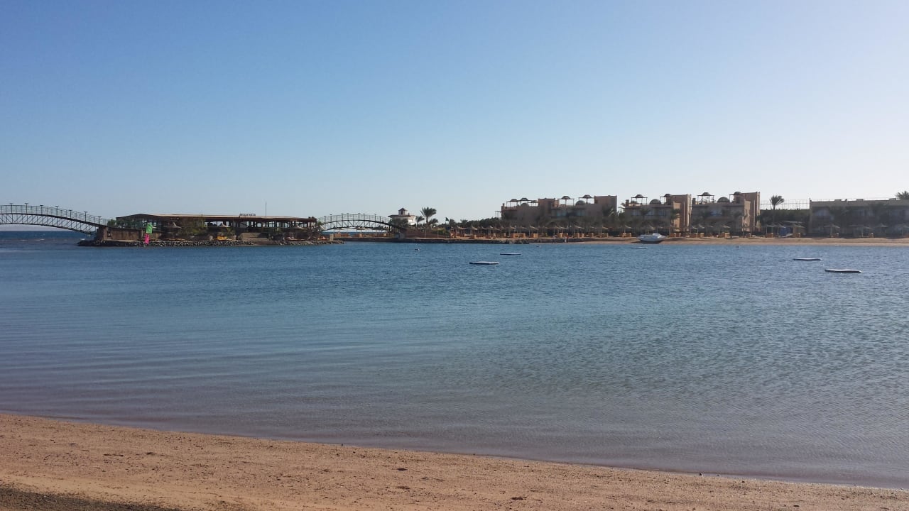 Wunderschöne Lagune Desert Rose