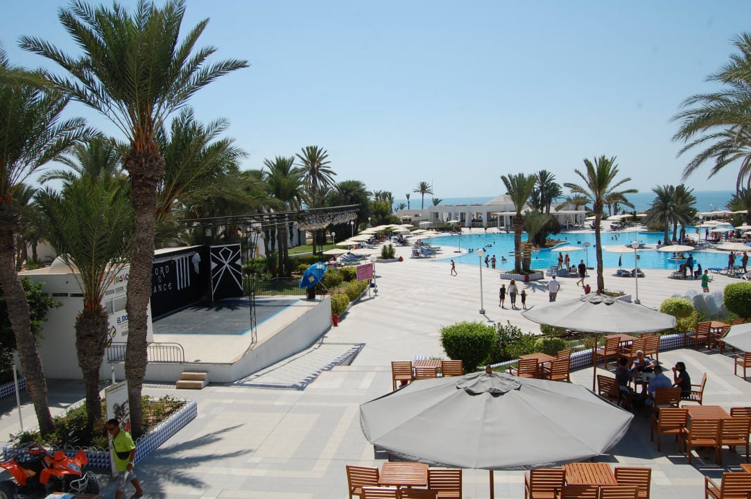 Aussicht vom Speisesaal, links: Animationsbühne Hotel El Mouradi Djerba Menzel
