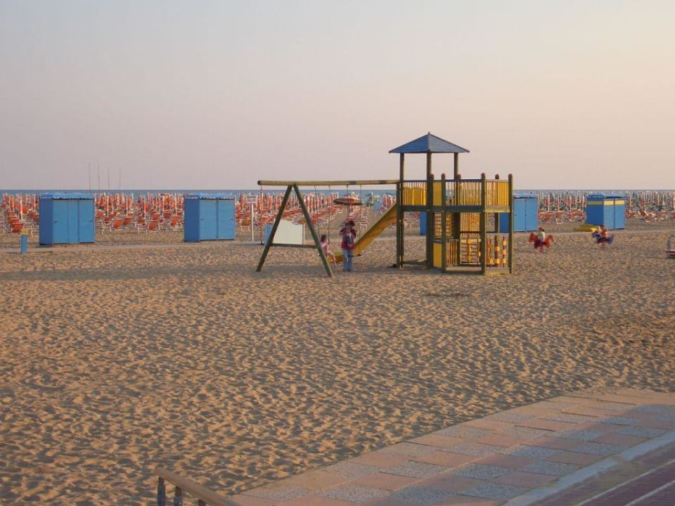 Strand Aparthotel Holiday