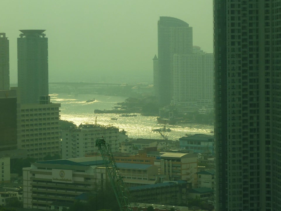 Zimmerausblick zum Fluß Eastin Grand Hotel Sathorn