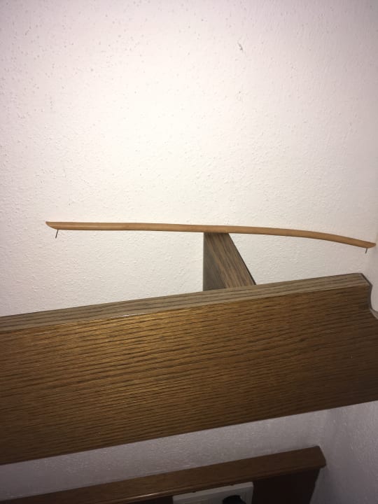 Diese Teil eines Bettes liegt einfach so rum. Aignerhof