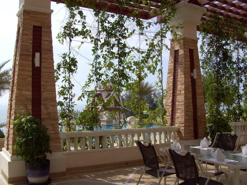 Restaurant-Terrasse Hotel Grand Pacific Sovereign Resort & Spa